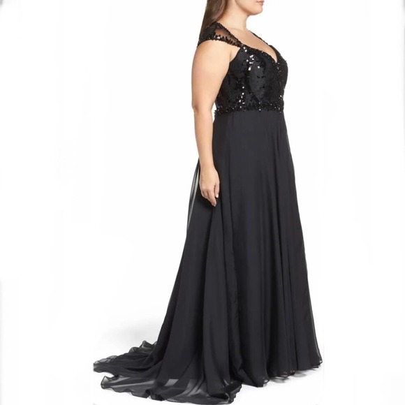 MAC DUGGAL NWOT Black Beaded Lace Bodice Gown 18W - Picture 4 of 11